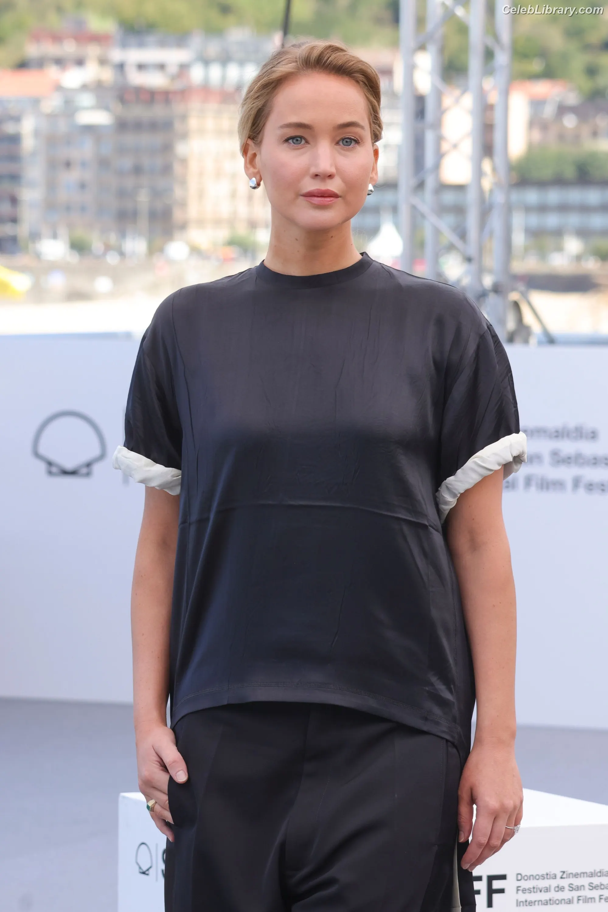Jennifer Lawrence photo 5 of 1551