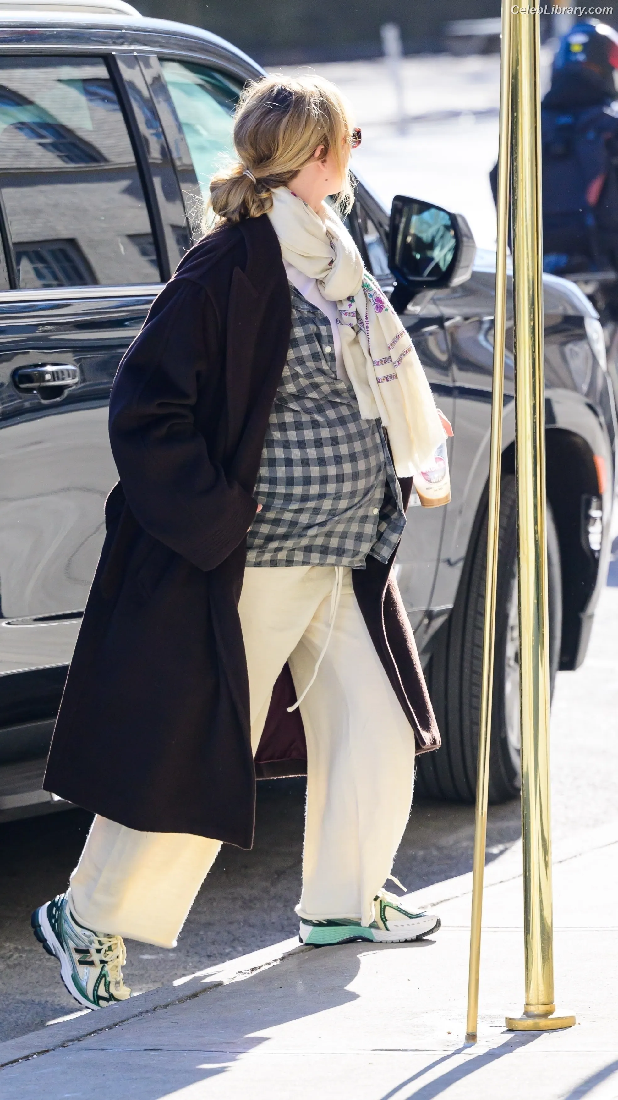 Jennifer Lawrence photo 18 of 1551