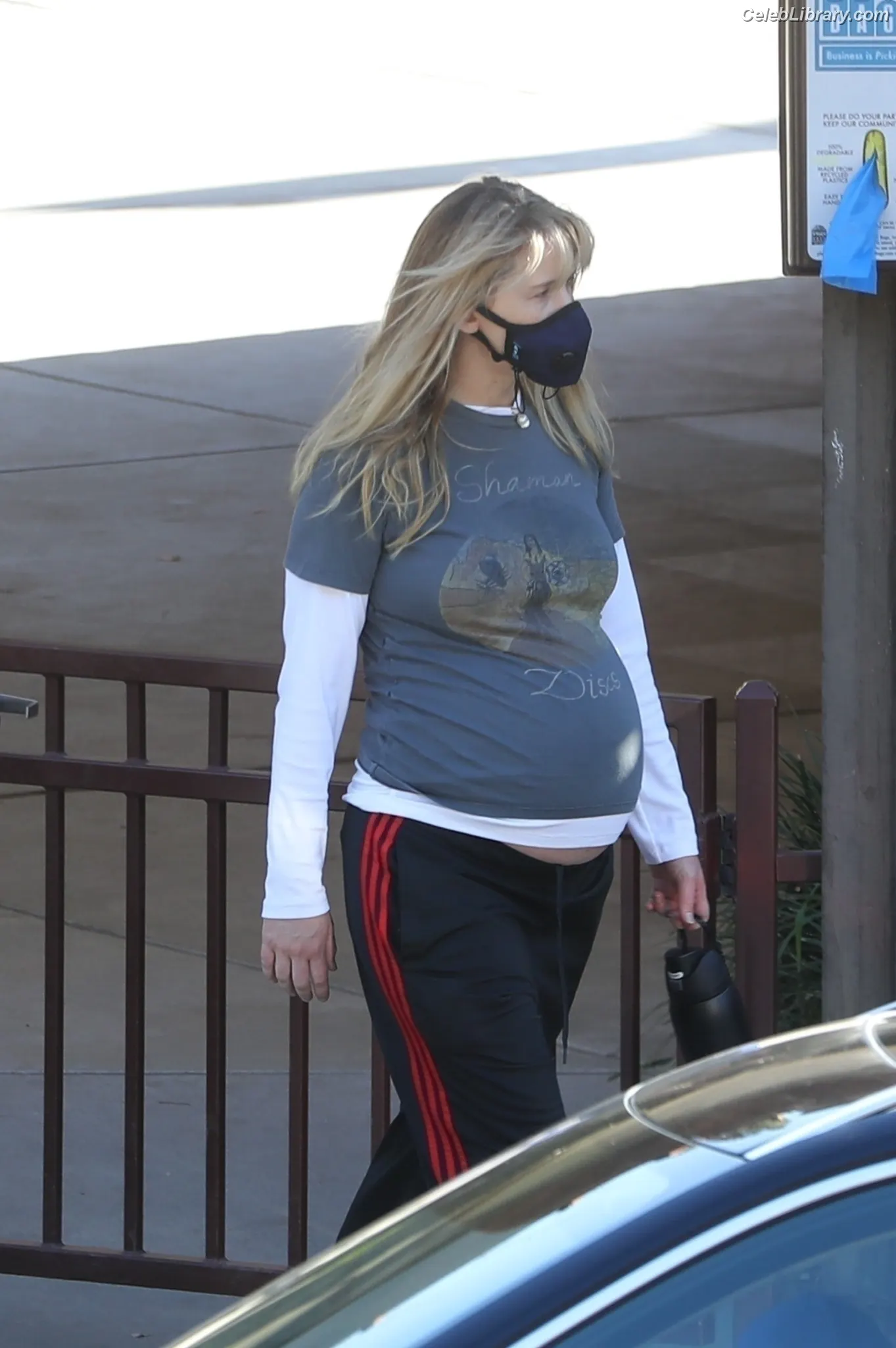 Jennifer Lawrence photo 23 of 1551