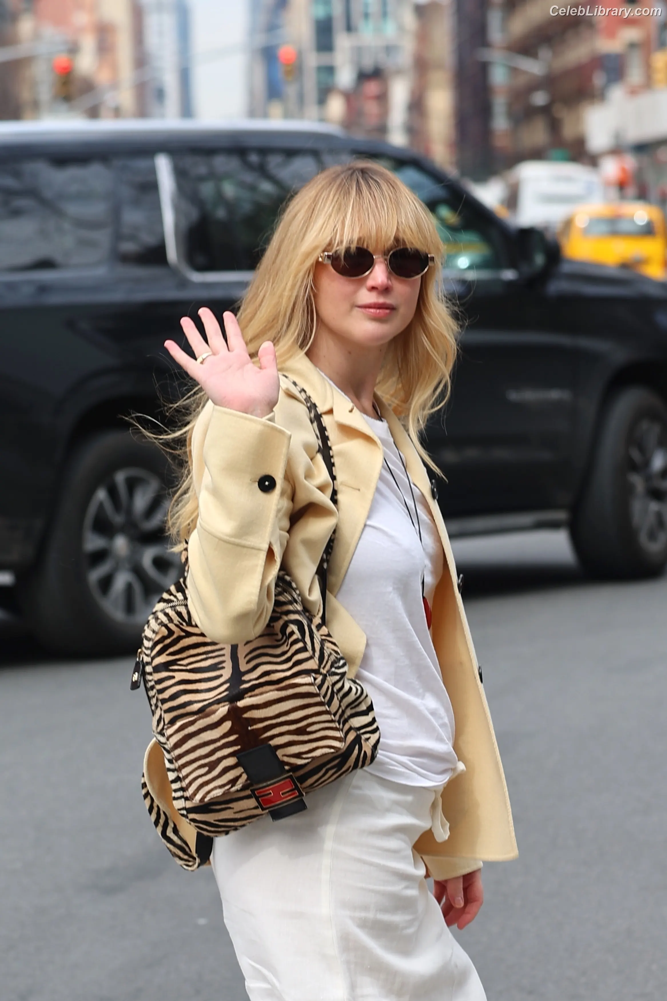 Jennifer Lawrence photo 10 of 1551
