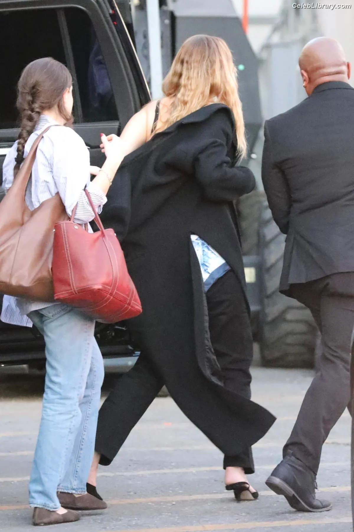 Jennifer Lawrence photo 2 of 1551