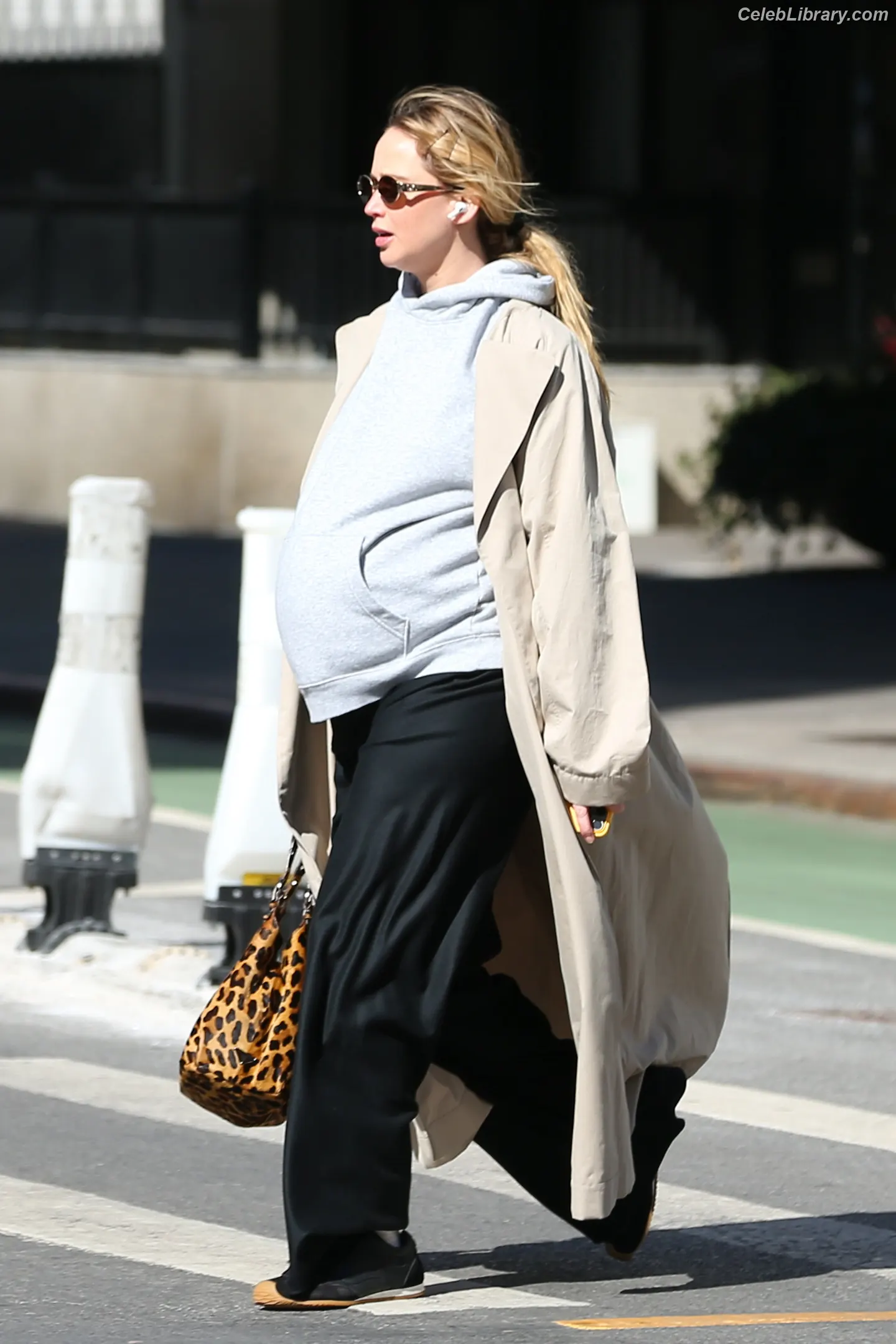 Jennifer Lawrence photo 17 of 1551