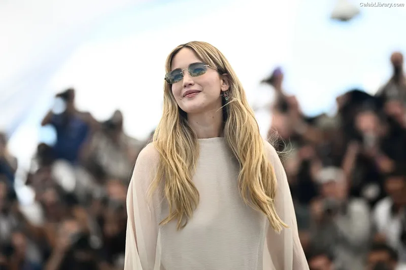 Jennifer Lawrence photo 17 of 1552