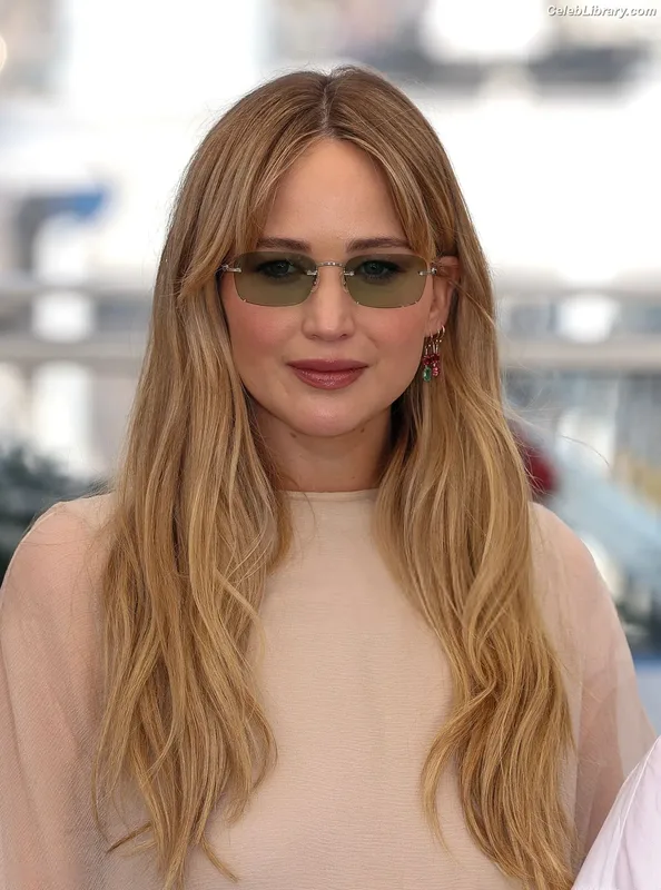 Jennifer Lawrence photo 18 of 1552