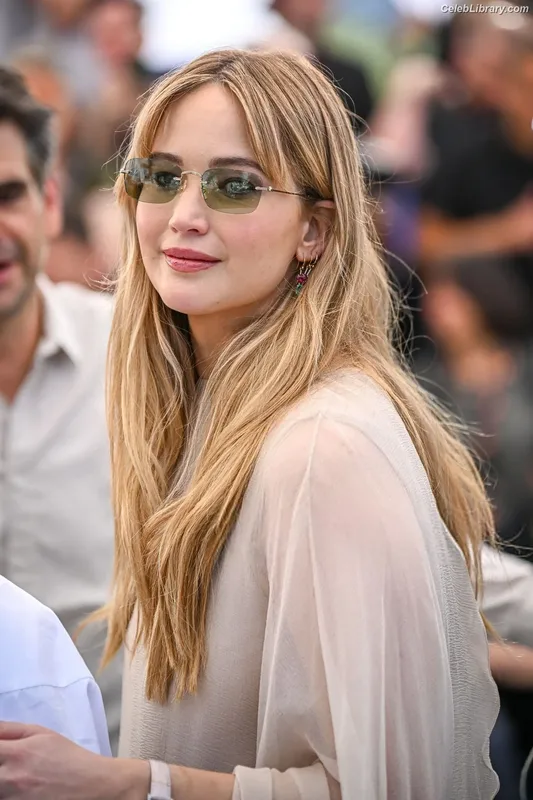 Jennifer Lawrence photo 20 of 1552