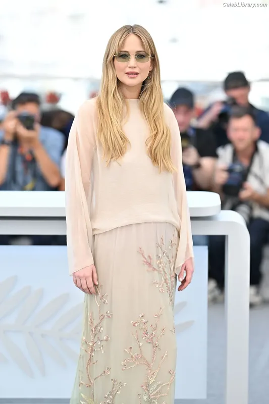 Jennifer Lawrence photo 21 of 1552