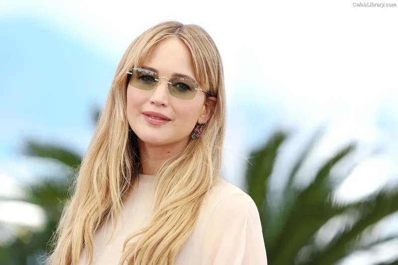 Jennifer Lawrence photo 22 of 1552