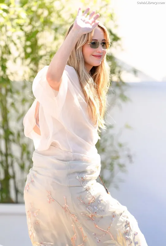 Jennifer Lawrence photo 24 of 1552