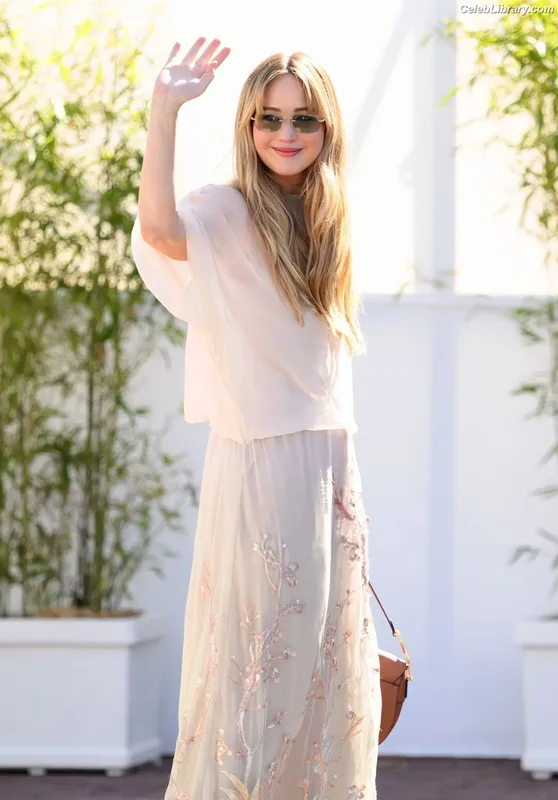 Jennifer Lawrence photo 1 of 1552