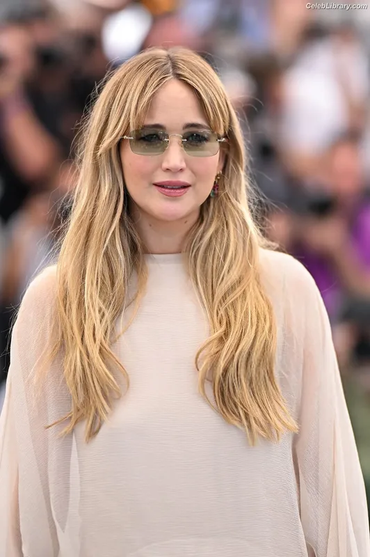 Jennifer Lawrence photo 3 of 1552