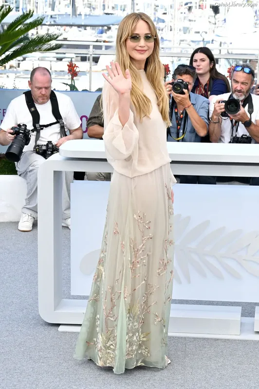 Jennifer Lawrence photo 4 of 1552