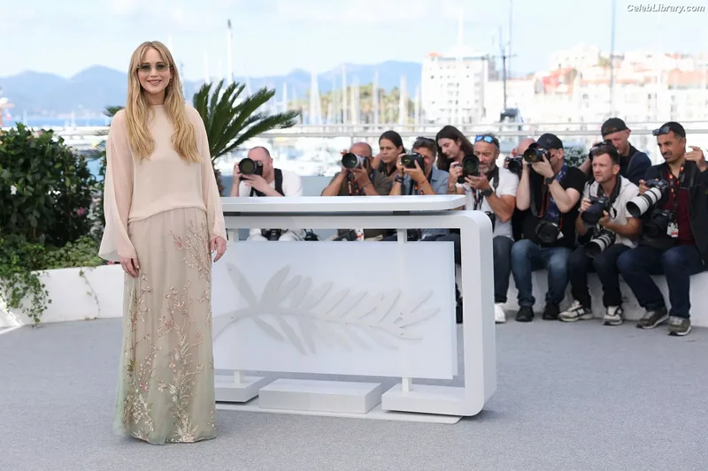 Jennifer Lawrence photo 5 of 1552