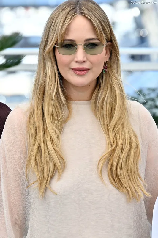 Jennifer Lawrence photo 11 of 1552