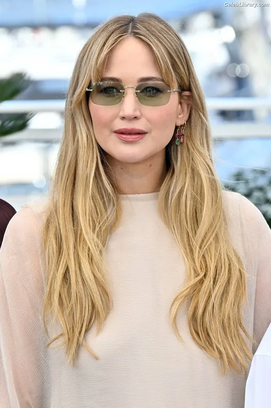 Jennifer Lawrence photo 12 of 1552