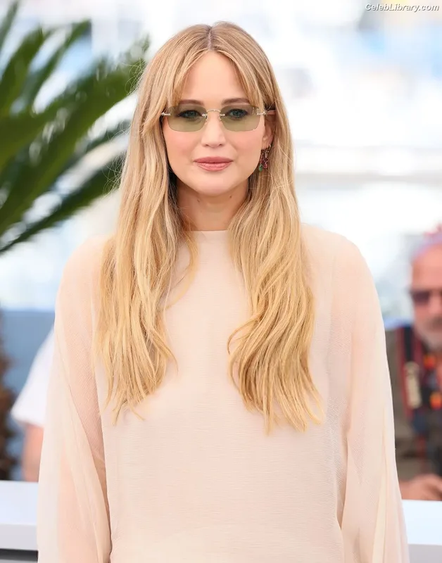 Jennifer Lawrence photo 15 of 1552