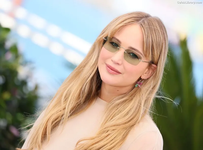 Jennifer Lawrence photo 17 of 1552