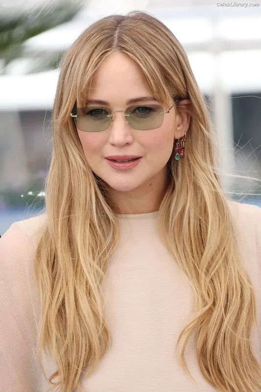 Jennifer Lawrence photo 18 of 1552