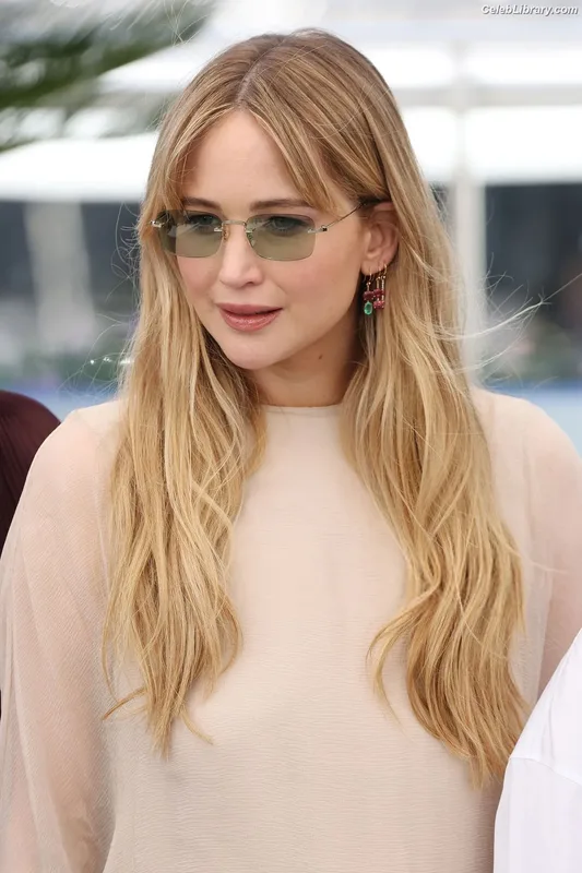 Jennifer Lawrence photo 19 of 1552