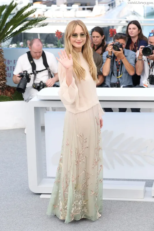 Jennifer Lawrence photo 21 of 1552