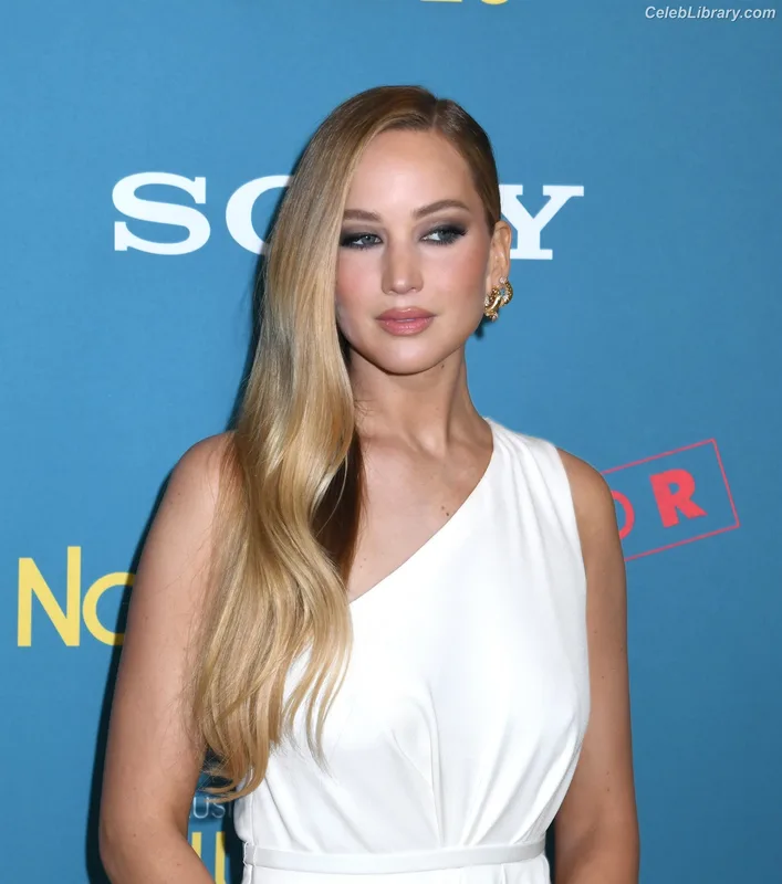 Jennifer Lawrence photo 4 of 1552