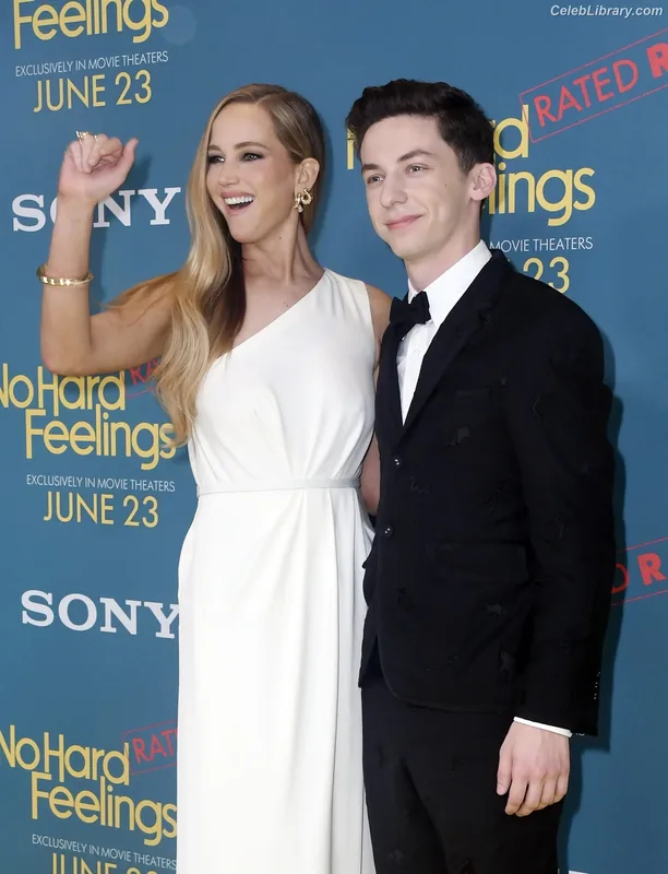 Jennifer Lawrence photo 18 of 1552