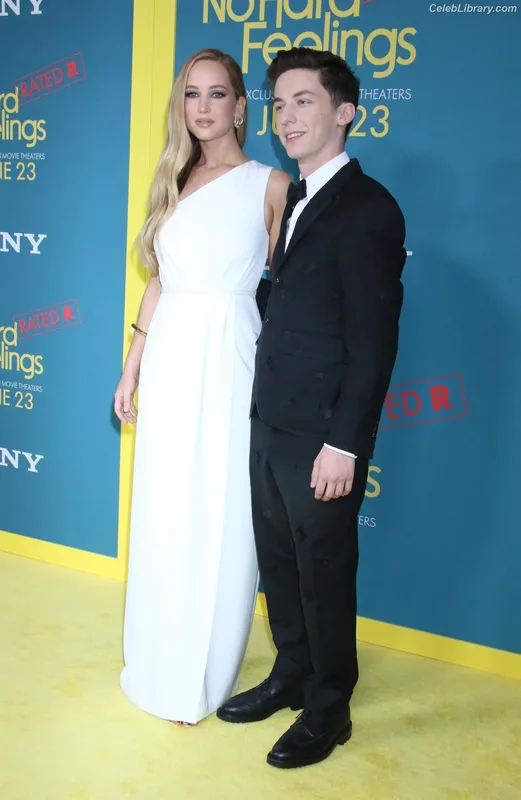 Jennifer Lawrence photo 21 of 1552