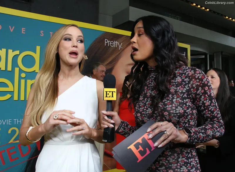 Jennifer Lawrence photo 4 of 1552