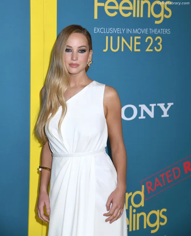 Jennifer Lawrence photo 11 of 1552