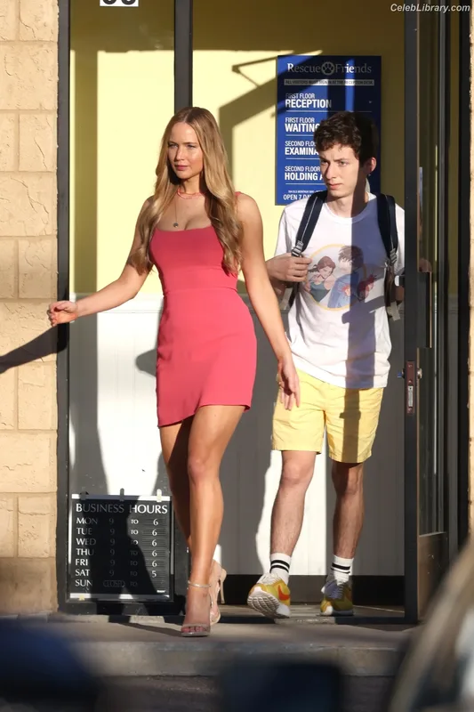 Jennifer Lawrence photo 17 of 1552