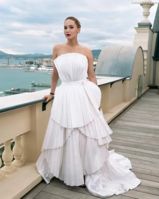 Jennifer Lawrence photo 10 of 1552