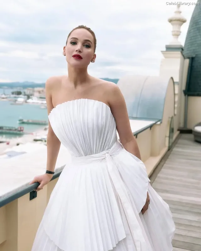 Jennifer Lawrence photo 11 of 1552