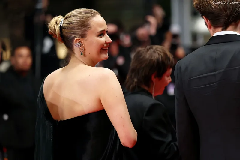 Jennifer Lawrence photo 3 of 1552