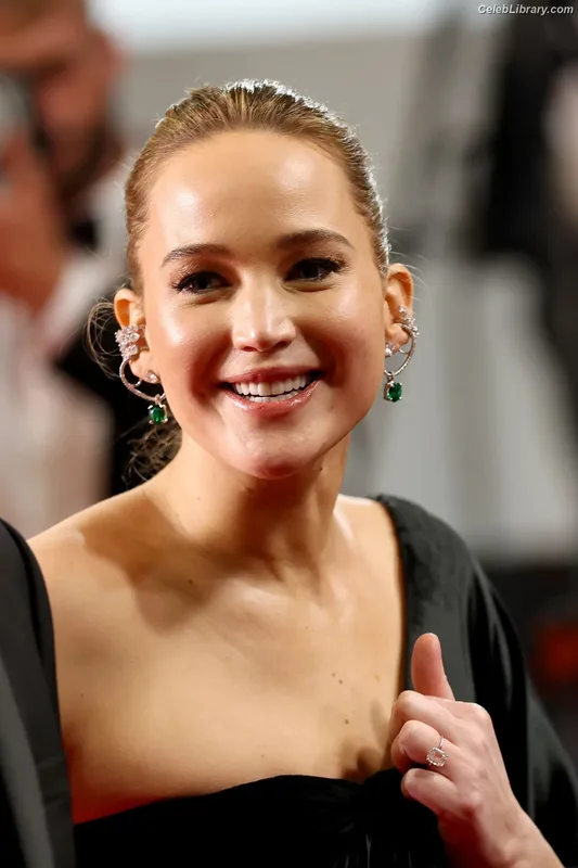 Jennifer Lawrence photo 19 of 1552