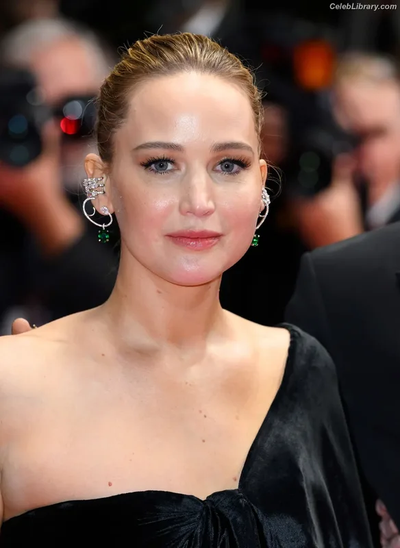 Jennifer Lawrence photo 24 of 1552