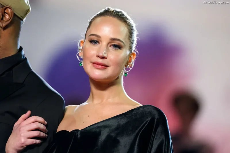 Jennifer Lawrence photo 7 of 1552