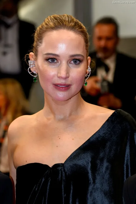 Jennifer Lawrence photo 8 of 1552