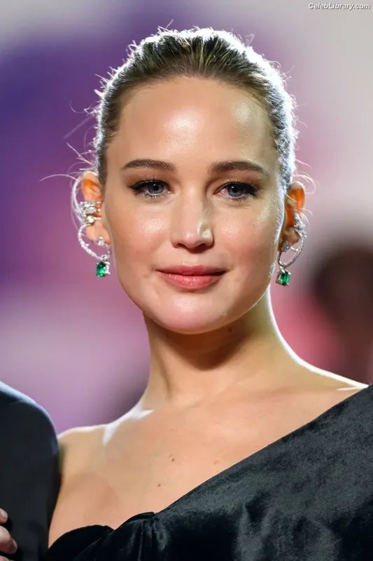 Jennifer Lawrence photo 10 of 1552