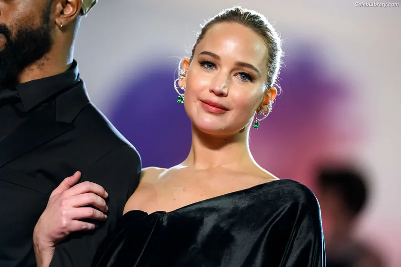 Jennifer Lawrence photo 11 of 1552