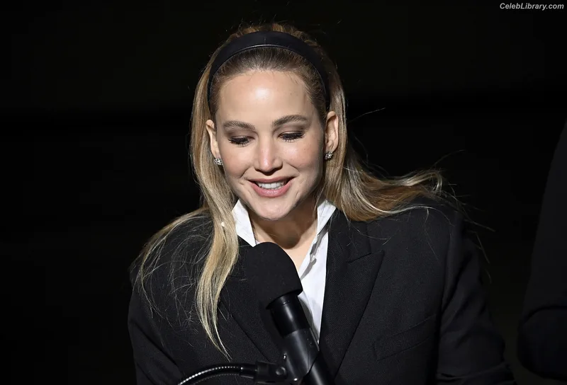 Jennifer Lawrence photo 23 of 1552