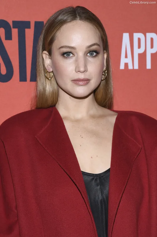 Jennifer Lawrence photo 3 of 1552