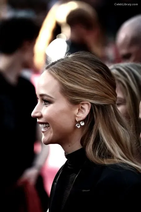 Jennifer Lawrence photo 8 of 1552