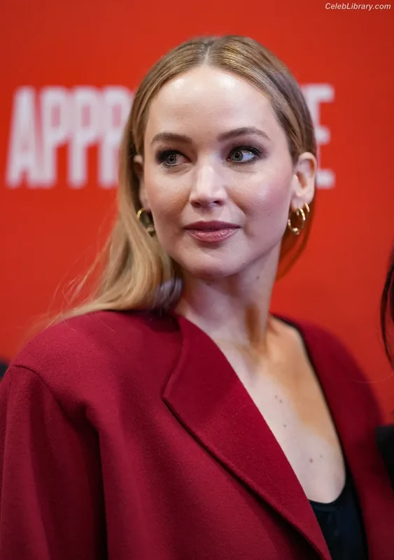 Jennifer Lawrence photo 4 of 1552