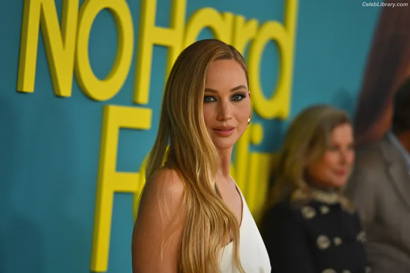 Jennifer Lawrence photo 21 of 1552