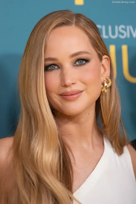 Jennifer Lawrence photo 8 of 1552