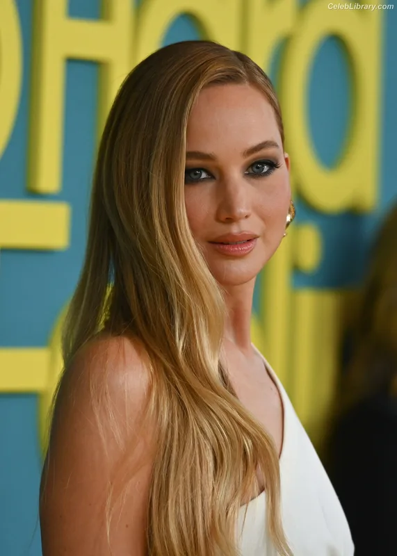 Jennifer Lawrence photo 12 of 1552