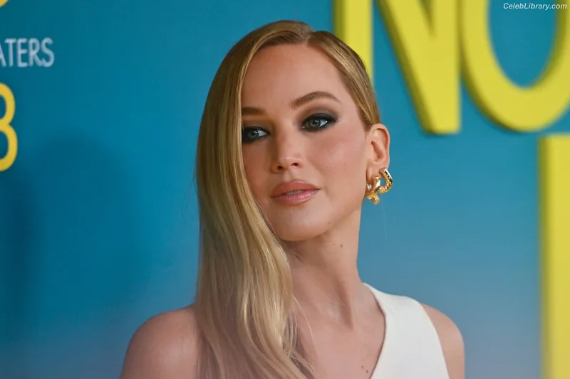 Jennifer Lawrence photo 13 of 1552