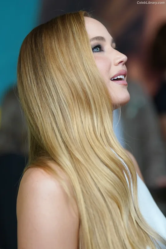 Jennifer Lawrence photo 16 of 1552