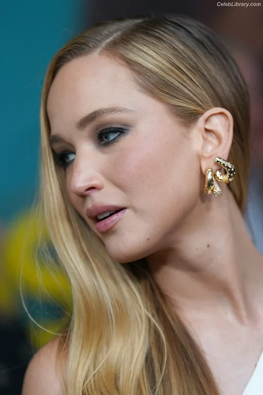 Jennifer Lawrence photo 18 of 1552