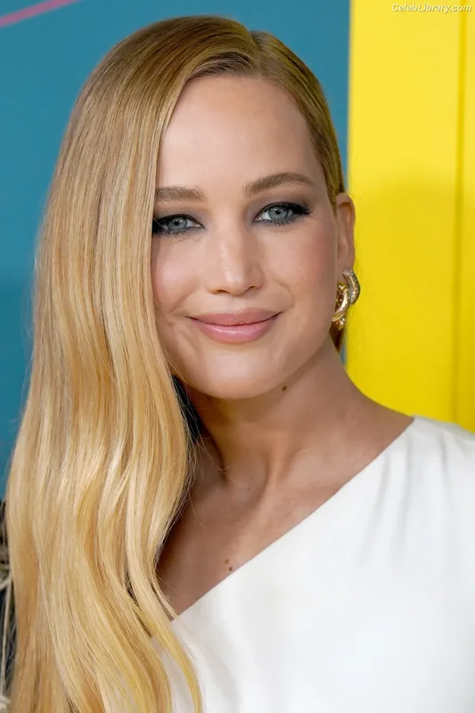 Jennifer Lawrence photo 19 of 1552