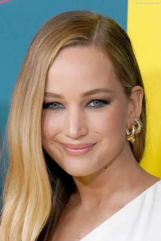 Jennifer Lawrence photo 20 of 1552